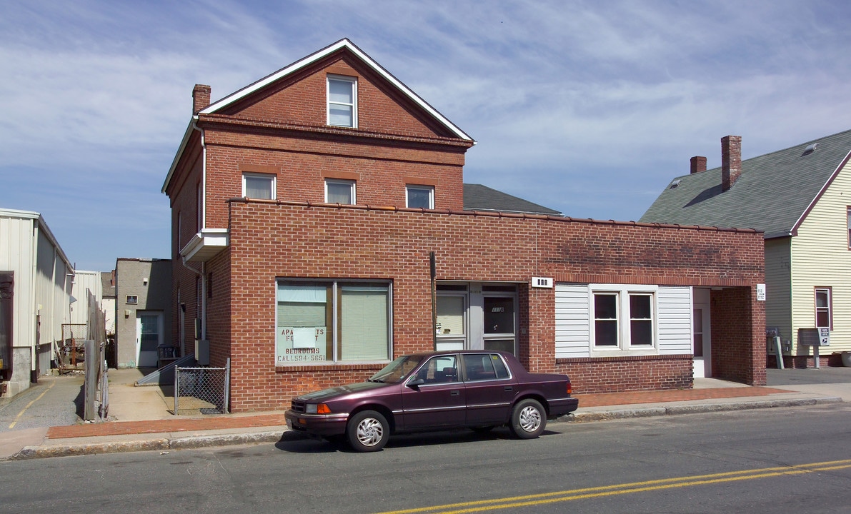 109-111 Exchange St in Chicopee, MA - Foto de edificio
