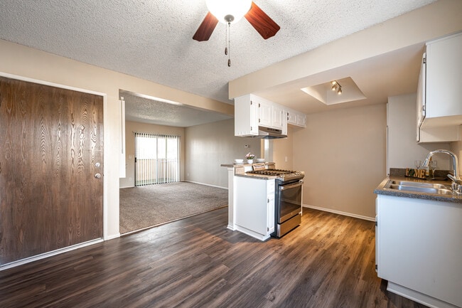 Cherry Cove in Ontario, CA - Foto de edificio - Interior Photo
