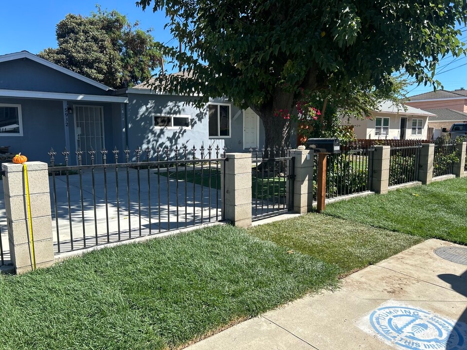 5932 Bartlett Ave in San Gabriel, CA - Foto de edificio