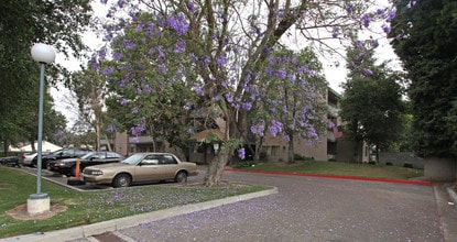 Villa Rain Tree Apartments in El Monte, CA - Foto de edificio - Building Photo