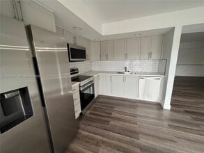 8635 NW 8th St in Miami, FL - Building Photo - Building Photo