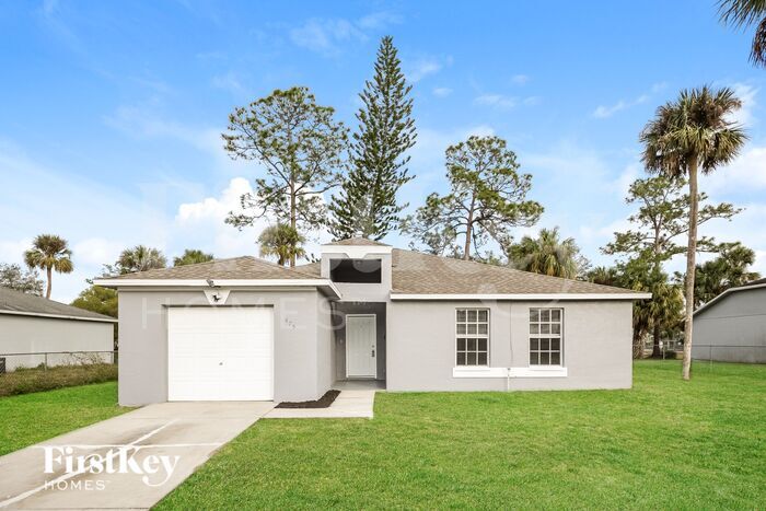 475 Calhoun St in La Belle, FL - Building Photo