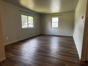 1002 E F St in Russellville, AR - Building Photo - Building Photo