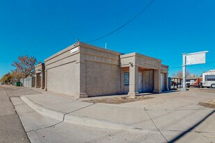 5717 Edith Blvd NE in Albuquerque, NM - Building Photo