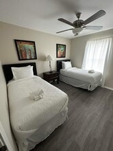 429 N Denley Dr in Dallas, TX - Foto de edificio - Building Photo