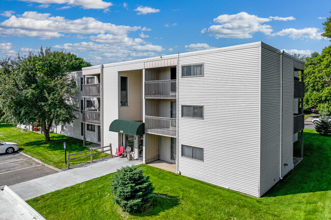 Driftwood Apartments in St. Cloud, MN - Foto de edificio - Building Photo