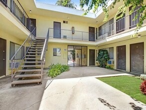 7044 Alabama in Canoga Park, CA - Building Photo - Building Photo