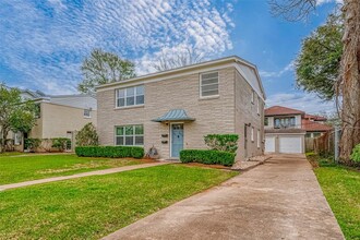 4509 Larch Ln in Bellaire, TX - Building Photo - Building Photo