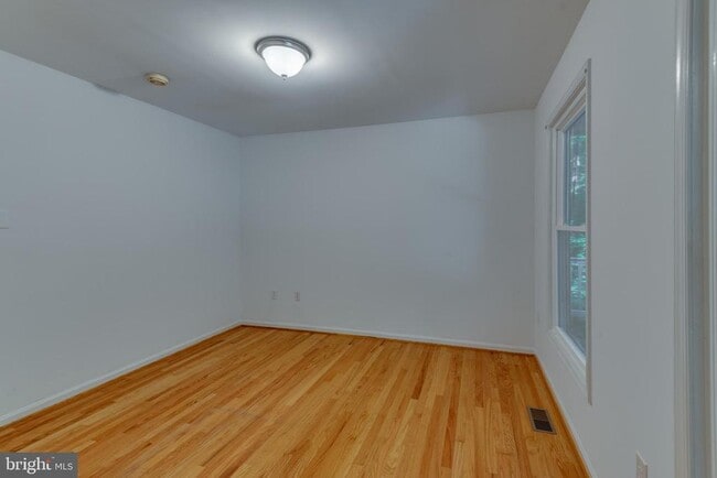 8413 Manor View Rd in Lusby, MD - Building Photo - Building Photo