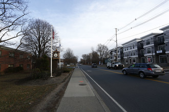 600 NORTH in Wakefield, MA - Foto de edificio - Building Photo