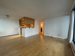 4200 Mayberry St in Burnaby, BC - Building Photo - Building Photo