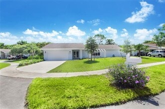 11011 SW 110th Rd in Miami, FL - Building Photo - Building Photo