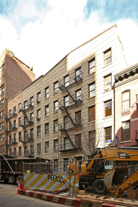 AEJ Mews 58th in New York, NY - Building Photo