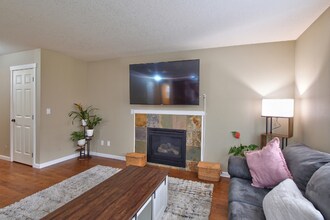 17536 SW Parkway Ct in Sherwood, OR - Building Photo - Building Photo