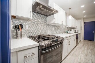 20651 Roscoe Blvd, Unit B in Winnetka, CA - Building Photo - Building Photo