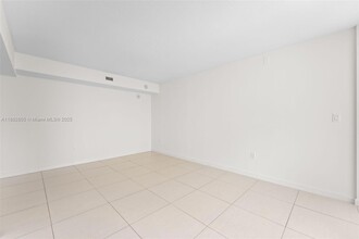 910 West Ave, Unit 0428 in Miami Beach, FL - Building Photo - Building Photo