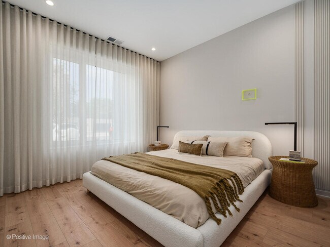 1235 N Ashland Ave in Chicago, IL - Building Photo - Building Photo