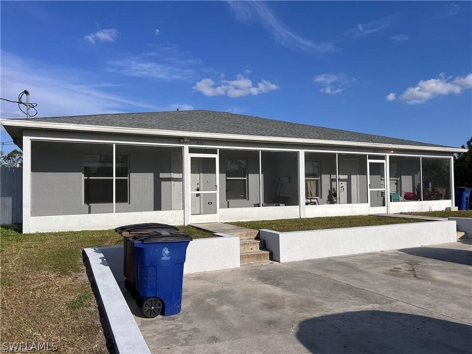 221 Ivan Ave S in Lehigh Acres, FL - Building Photo