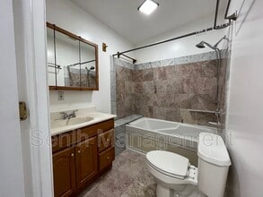 2527 Hartline Dr in Rochester Hills, MI - Building Photo - Building Photo