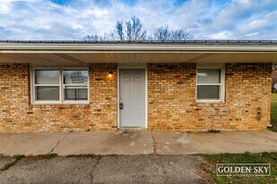 6304 E Piccadilly Rd in Muncie, IN - Building Photo