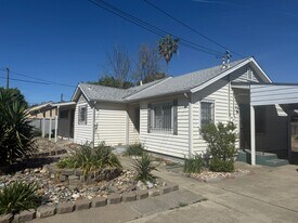 2590 Grove Ave in Sacramento, CA - Building Photo