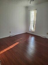 4820 England St in Shawnee, KS - Foto de edificio - Building Photo