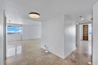 3000 Holiday Dr in Fort Lauderdale, FL - Building Photo - Building Photo