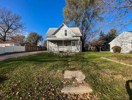 413 N Iowa St in Mitchell, SD - Building Photo