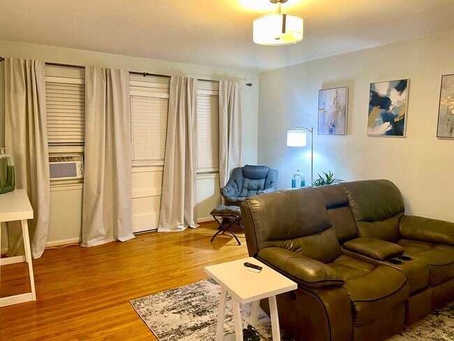 35 S Oak Ave, Unit 2 in Aldan, PA - Foto de edificio - Building Photo