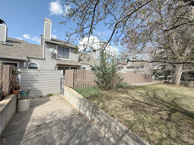 property at 392 S Taft Ct