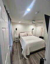 20713 Lemay St, Unit The Mockingbird Cottage in Winnetka, CA - Building Photo - Building Photo