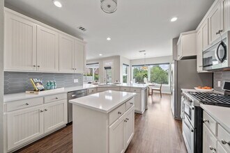 10809 Range View Dr in Austin, TX - Building Photo - Building Photo