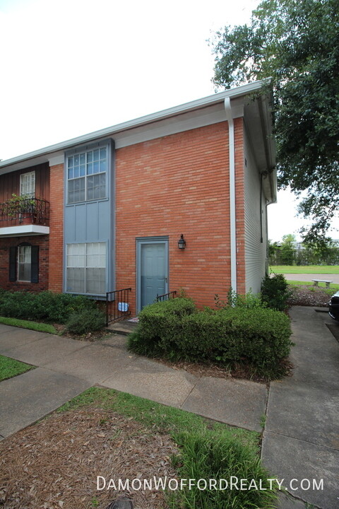 5025 Wayneland Dr in Jackson, MS - Building Photo