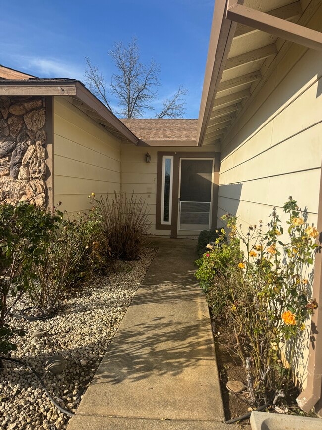 113 Carney Cir in Wheatland, CA - Foto de edificio - Building Photo