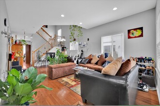 2878 Cedar Glade Rd, Unit 5571-201 in Naperville, IL - Foto de edificio - Building Photo