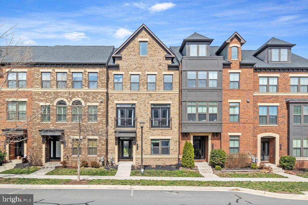 22481 Foundation Dr in Ashburn, VA - Building Photo