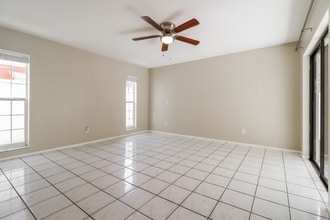 9513 Drakemill Ct in Tampa, FL - Building Photo - Building Photo