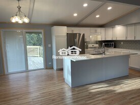 684 Baker Rd in Hudson, WI - Building Photo