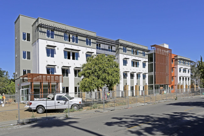 8th and Wake (Graduate Student Housing) in Davis, CA - Building Photo - Building Photo