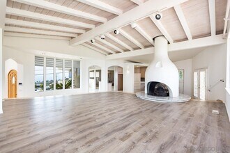 1145 La Jolla Rancho Rd in San Diego, CA - Building Photo - Building Photo