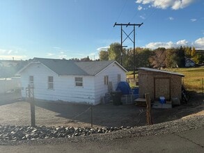 2451 Speyers Rd in Selah, WA - Building Photo - Building Photo