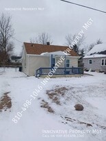 1077 W Bergin Ave in Flint, MI - Building Photo