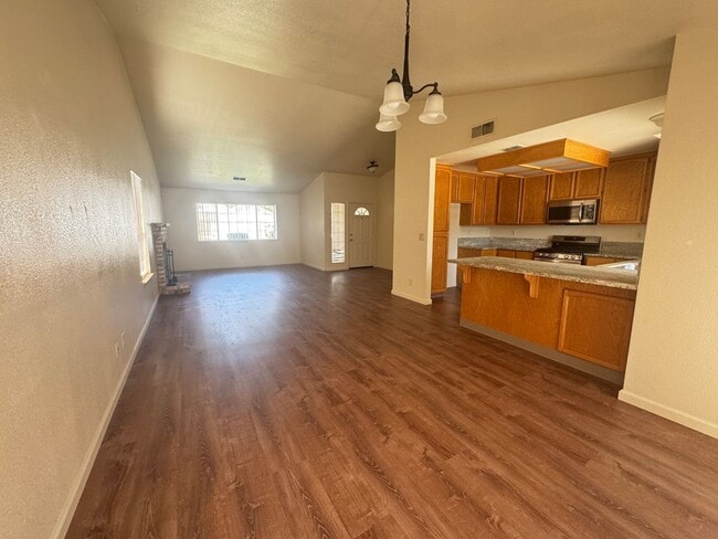 668 Mariah Dr in Yuba City, CA - Building Photo - Building Photo
