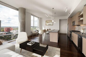 5280 Caroline St in Houston, TX - Building Photo - Building Photo
