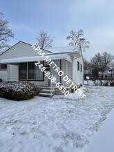 1189 Woodland Dr in Inkster, MI - Building Photo - Building Photo