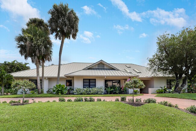 5740 SE Winged Foot Dr in Stuart, FL - Building Photo - Building Photo