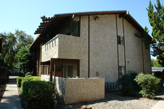 Cedar Grove Apartments in Chico, CA - Foto de edificio - Building Photo