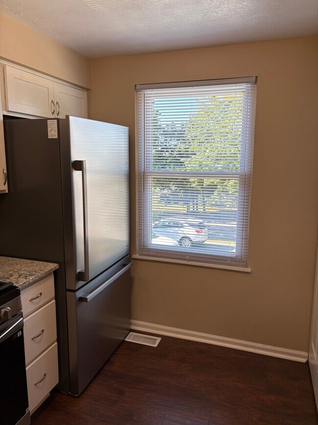 802 Lexington Dr in Aliquippa, PA - Building Photo - Building Photo