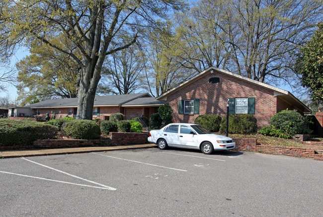 Wilshire Manor Apartments in Memphis, TN - Building Photo - Building Photo