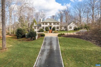 1125 Old Garth Rd in Charlottesville, VA - Building Photo - Building Photo
